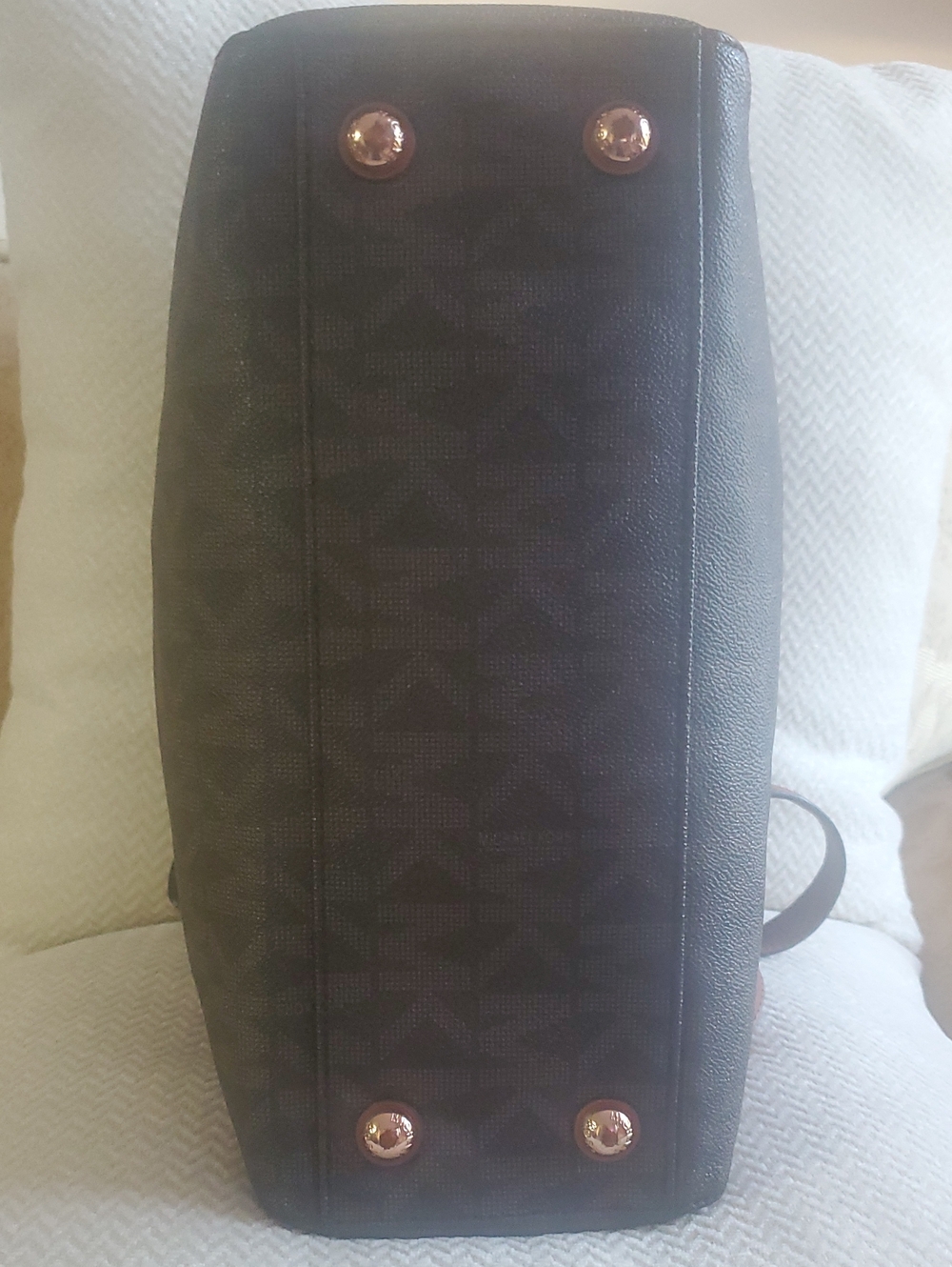 MICHEAL Micheal Kors Cynthia Medium Satchel - Picture 10 of 16